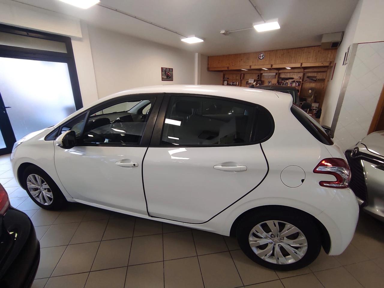 Peugeot 208 1.4 HDi 68 CV 5 porte Allure