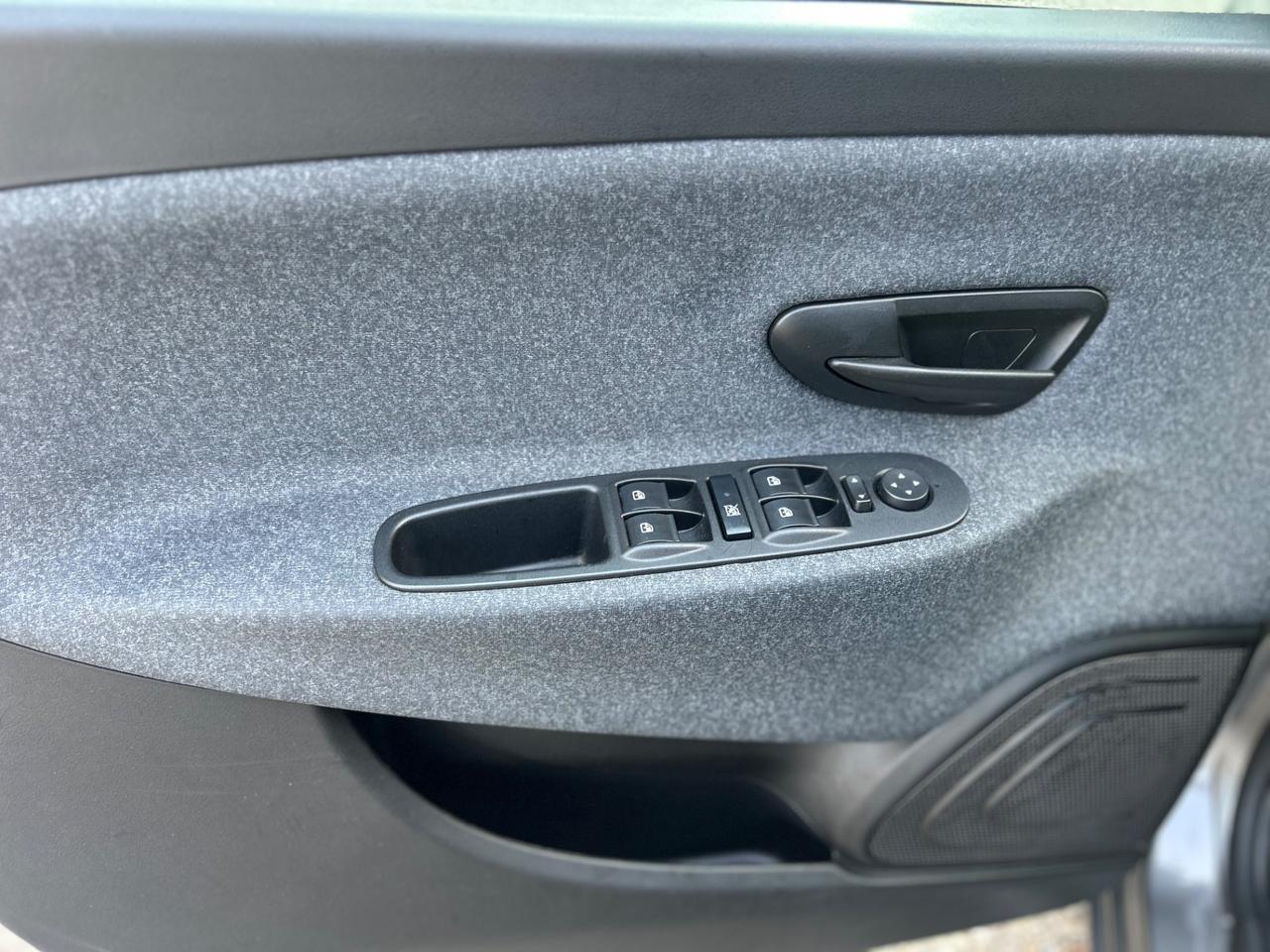 Lancia Ypsilon 1.0 FireFly Hybrid Silver Plus