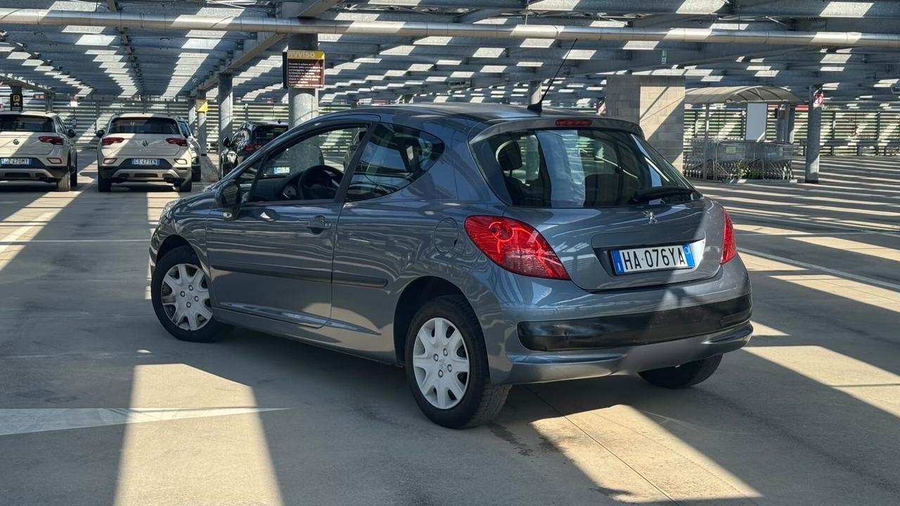 Peugeot 207 1.4 8V 75CV 5p. X Line