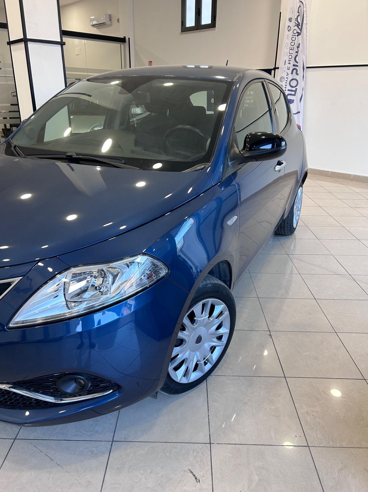 Lancia Ypsilon 1.0 FireFly 5 porte S&S Hybrid Silver