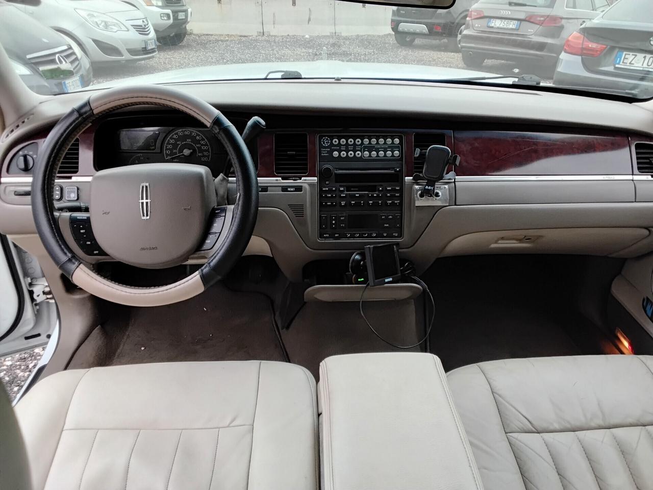 Lincoln Town Car town 7