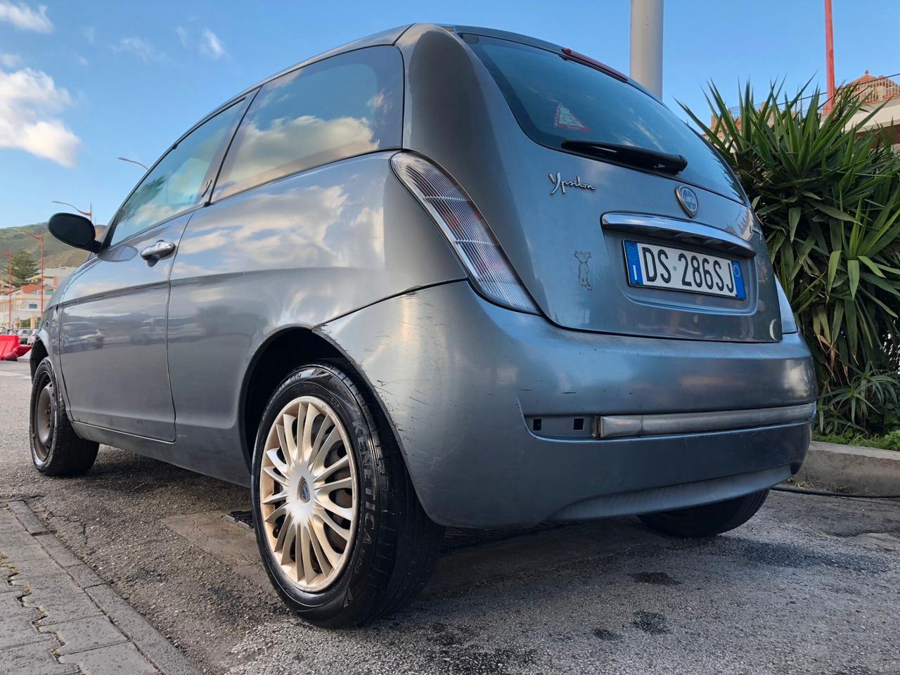 Lancia Ypsilon 1.3 MJT 75 CV Argento