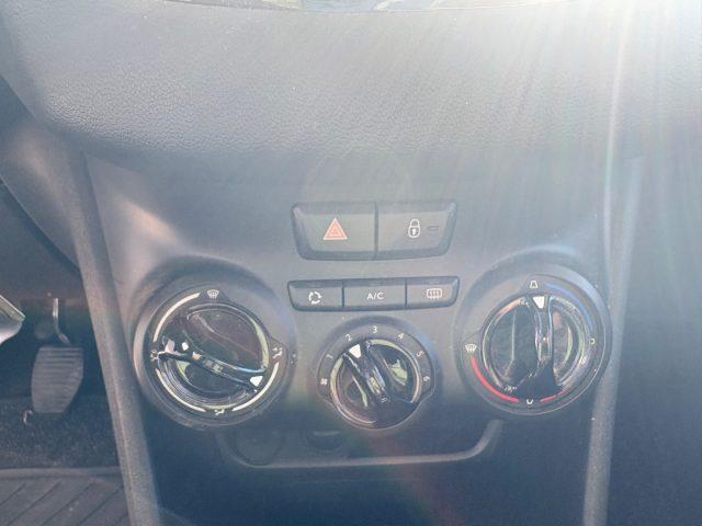 PEUGEOT 208 1.2 82cv 5 porte POCHI CHILOMETRI OK NEOPATENTATI