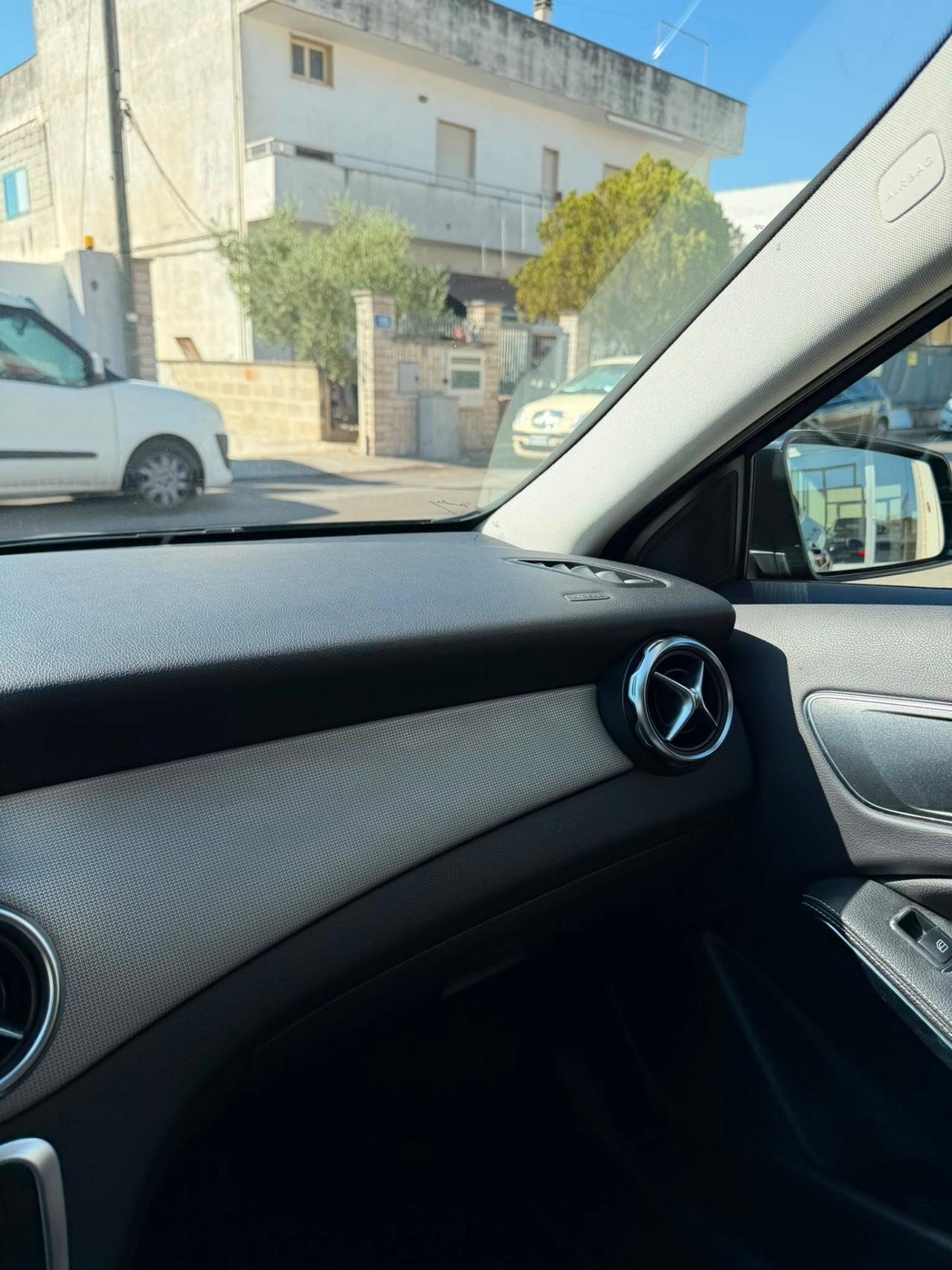 Mercedes-benz GLA 180D URBAN-2018 LEF/CARPLAY