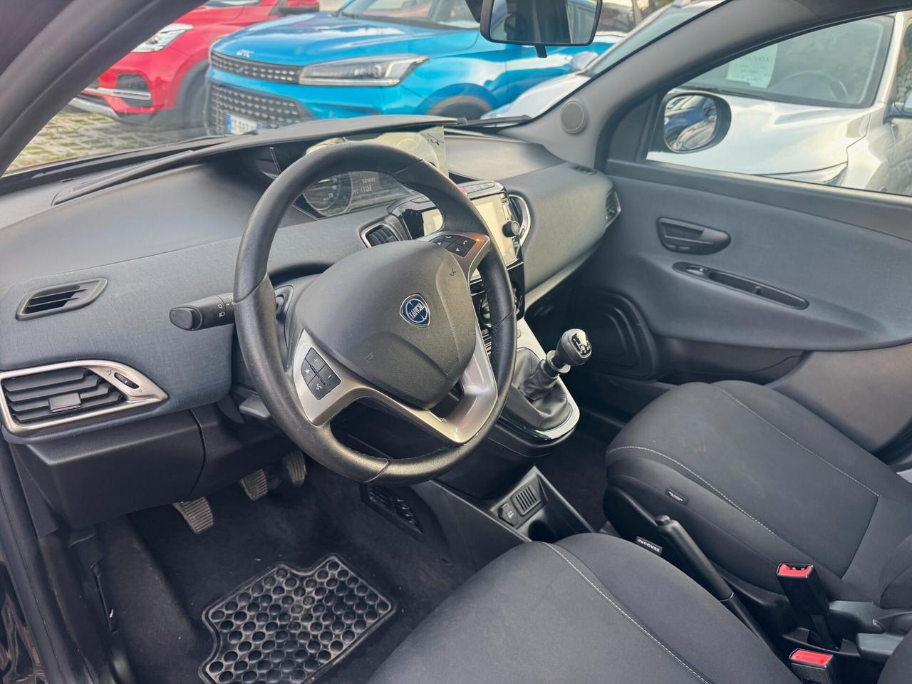 Lancia Ypsilon 1.0 FireFly 5 porte S&S Hybrid Ecochic Gold