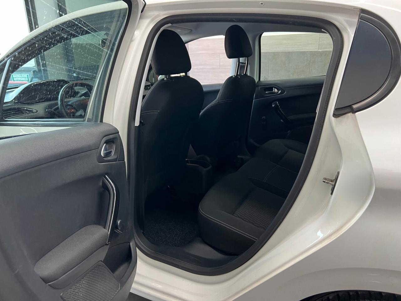 Peugeot 208 PureTech 82 5 porte Allure