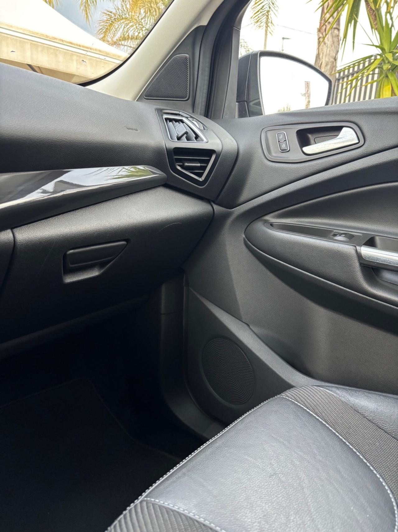 Ford Kuga 2.0 TDCI 150 CV S&S 2WD Titanium