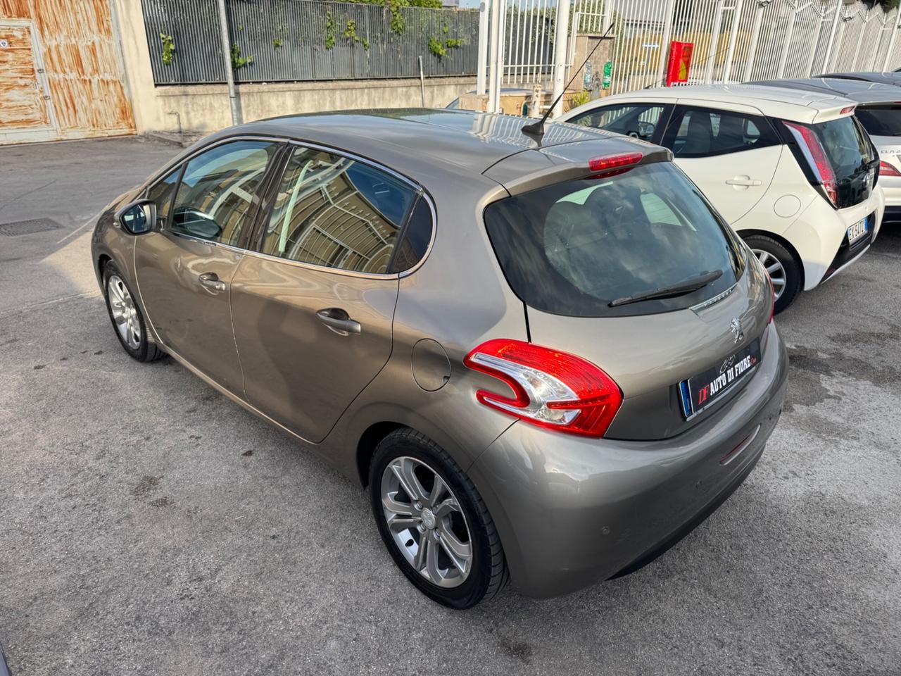Peugeot 208 1.2 GPL Allure NAVI *FINANZIABILE*