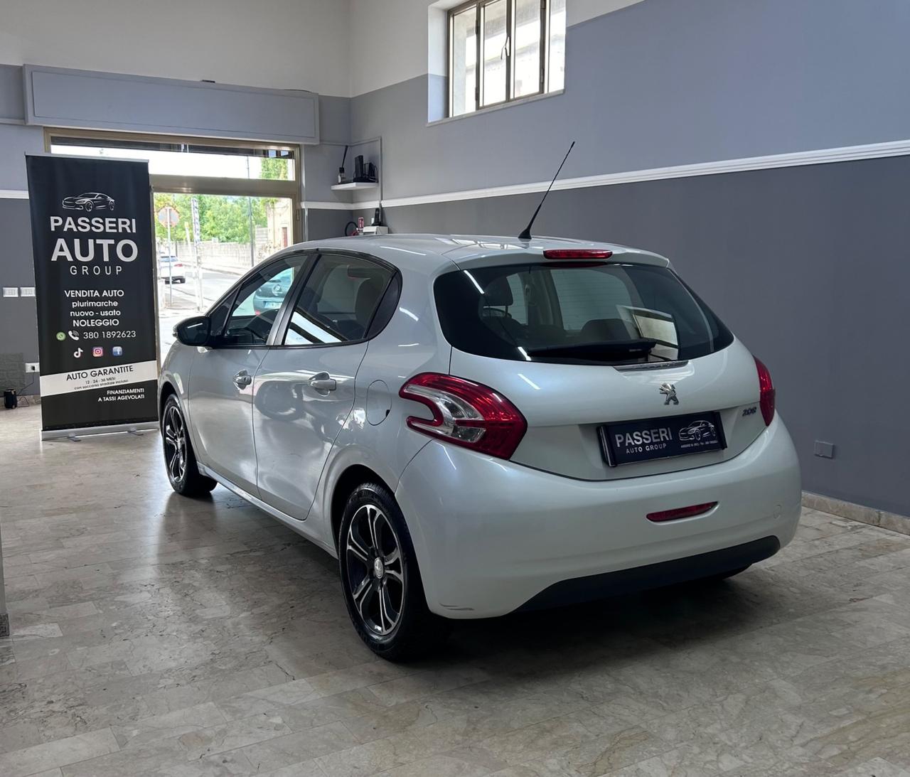 Peugeot 208 1.4 HDi 68 CV 5 porte Allure