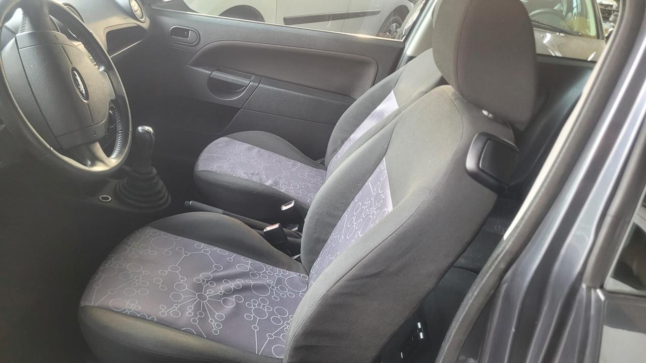 Ford Fiesta 1.2 BENZINA
