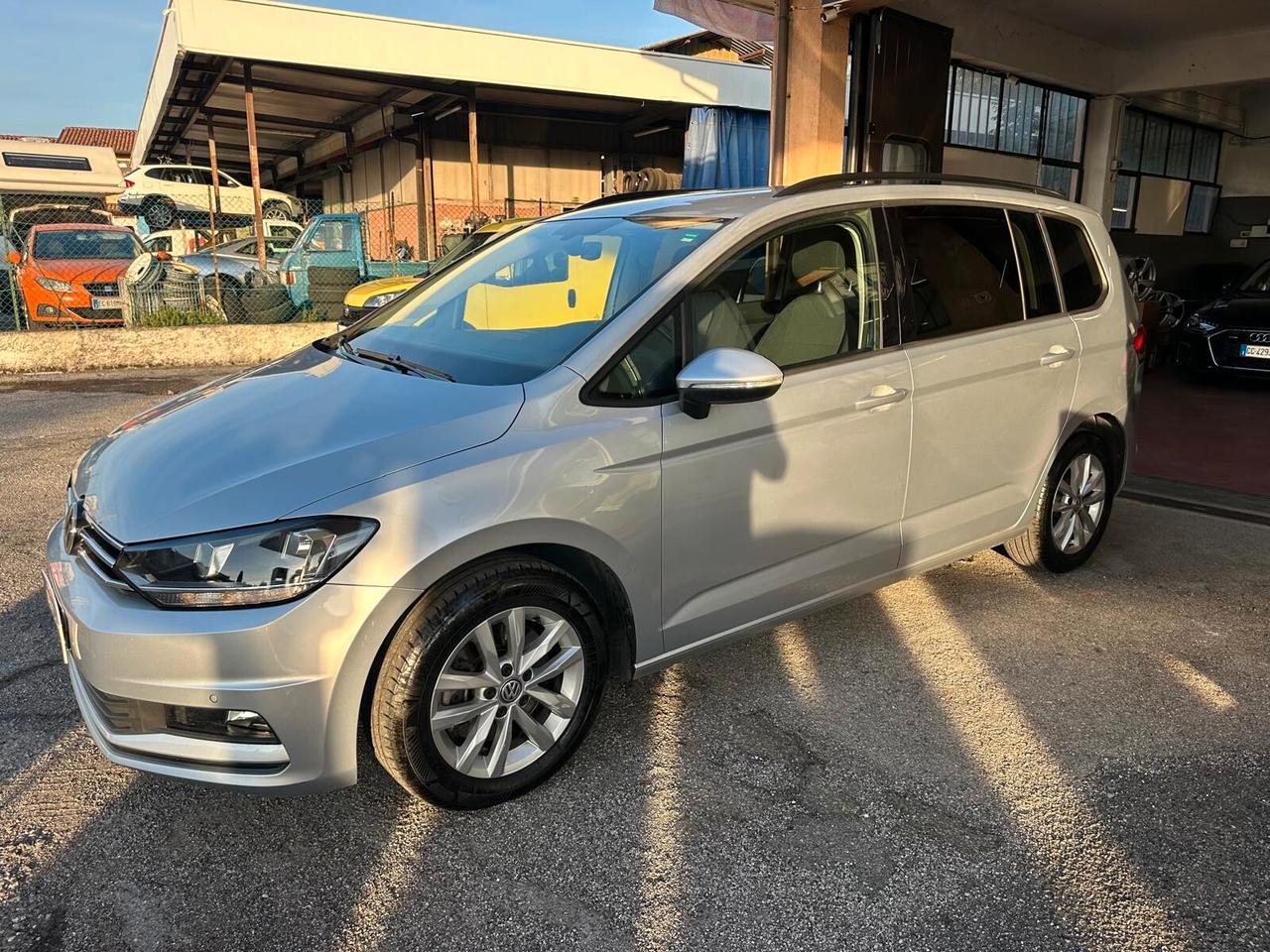 Volkswagen Touran 1.6 TDI 115 CV SCR DSG Executive BlueMotion Tech.7 posti