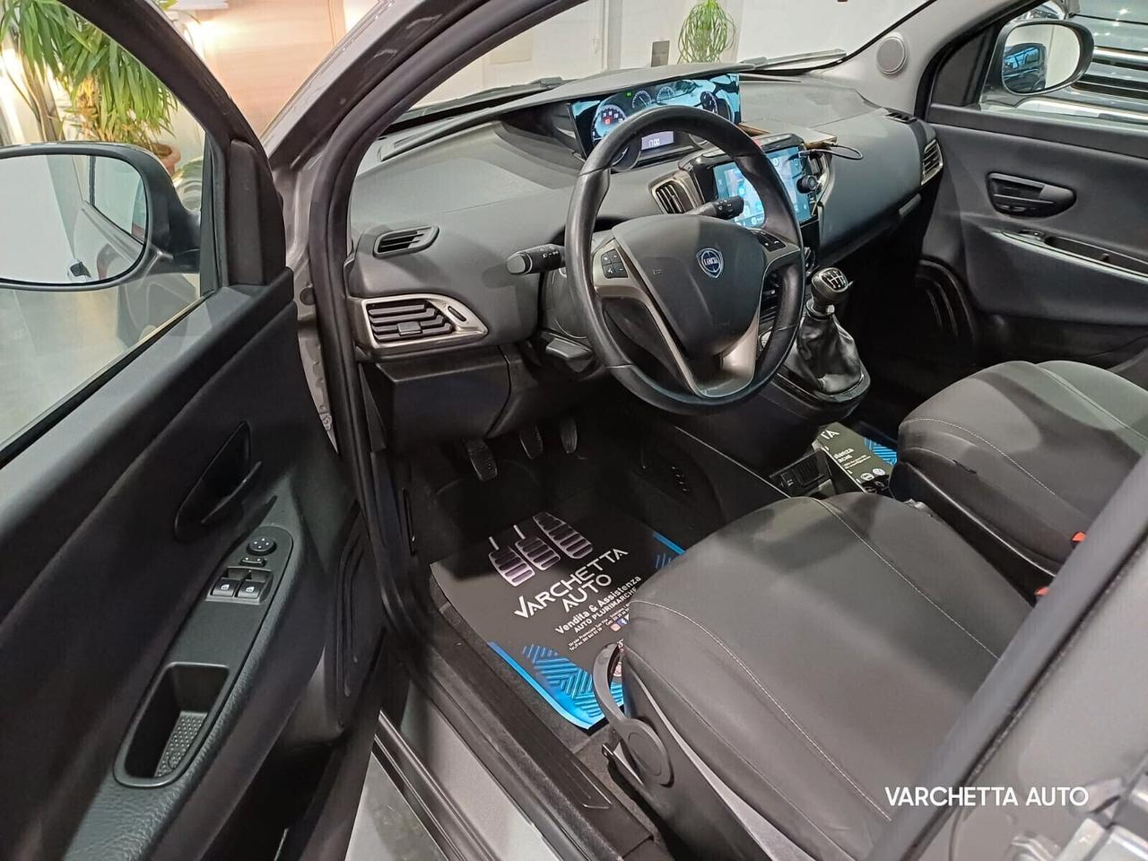 Lancia Ypsilon 1.0 FireFly 5 porte S&S Hybrid Gold Plus