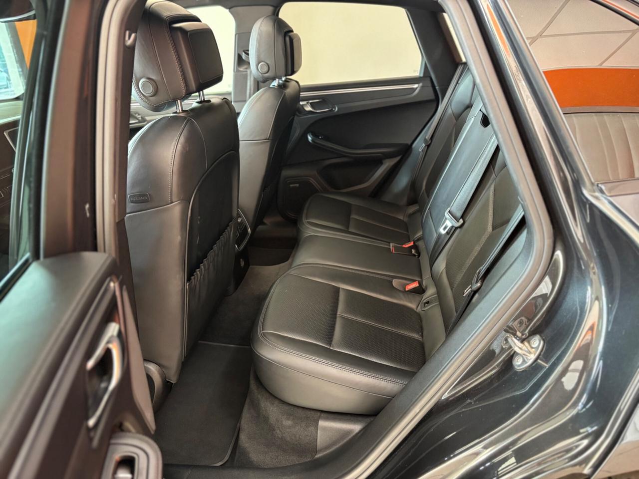 Porsche Macan 2.0 245 cv matrix-navi-tetto-pelle permute finanziamenti