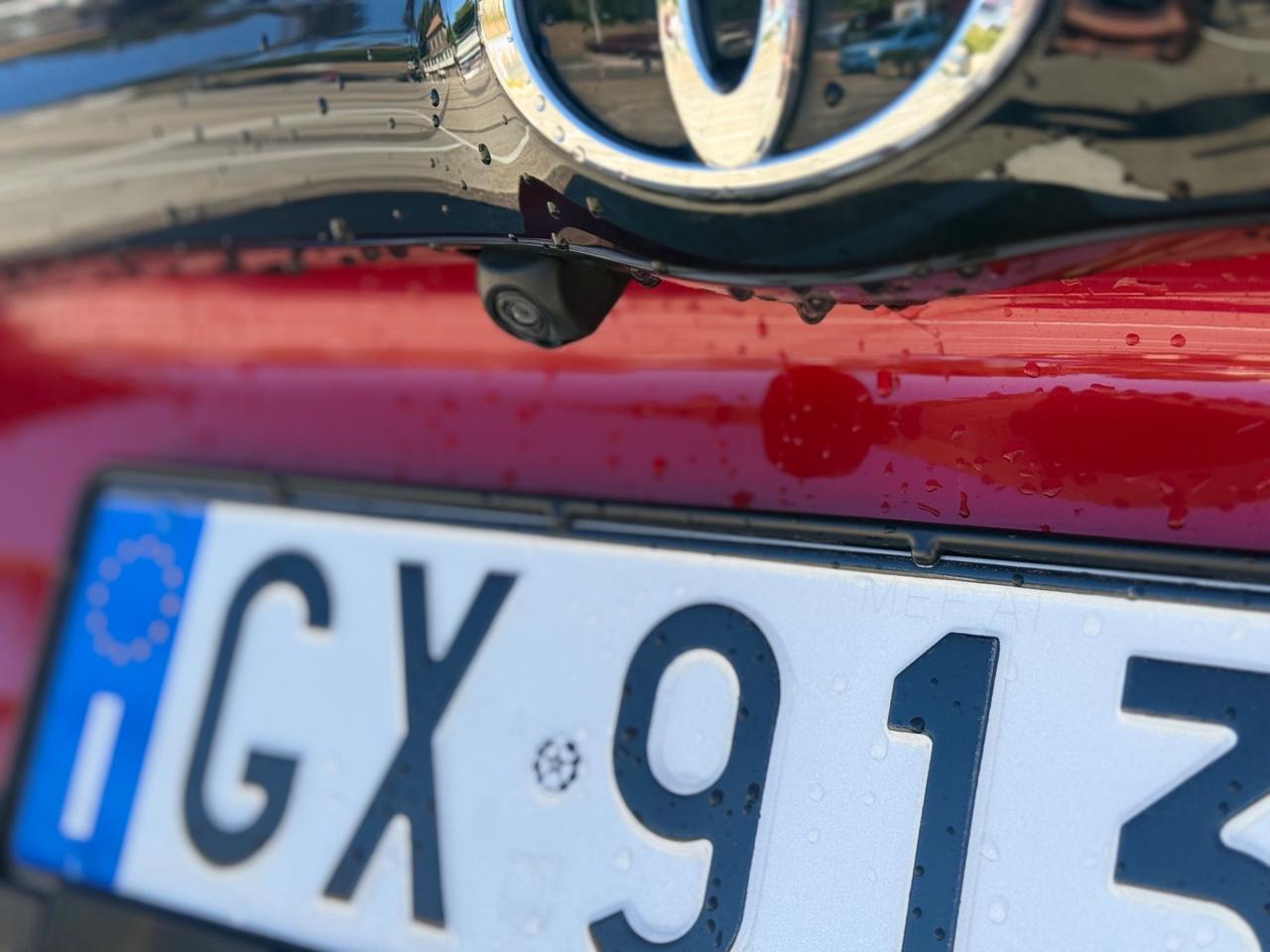 Toyota Yaris 1.5 Hybrid 5 porte red 2025