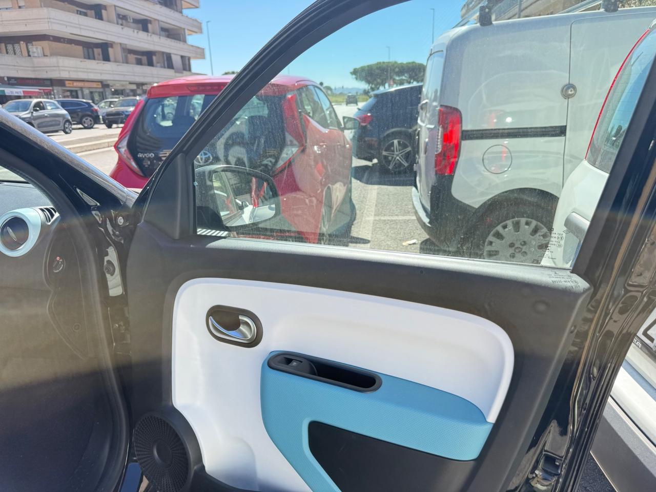 Renault Twingo TCe 90 CV La Parisienne LED PDC CLIMA AUTOAMTICO CERCHI 16 SCHERMO DIGITALE