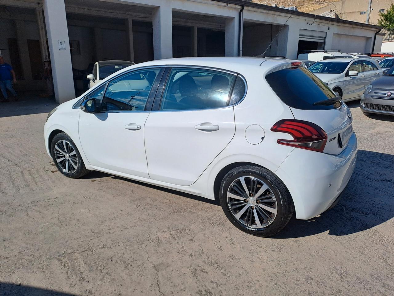 Peugeot 208 BlueHDi 75 5 porte Allure