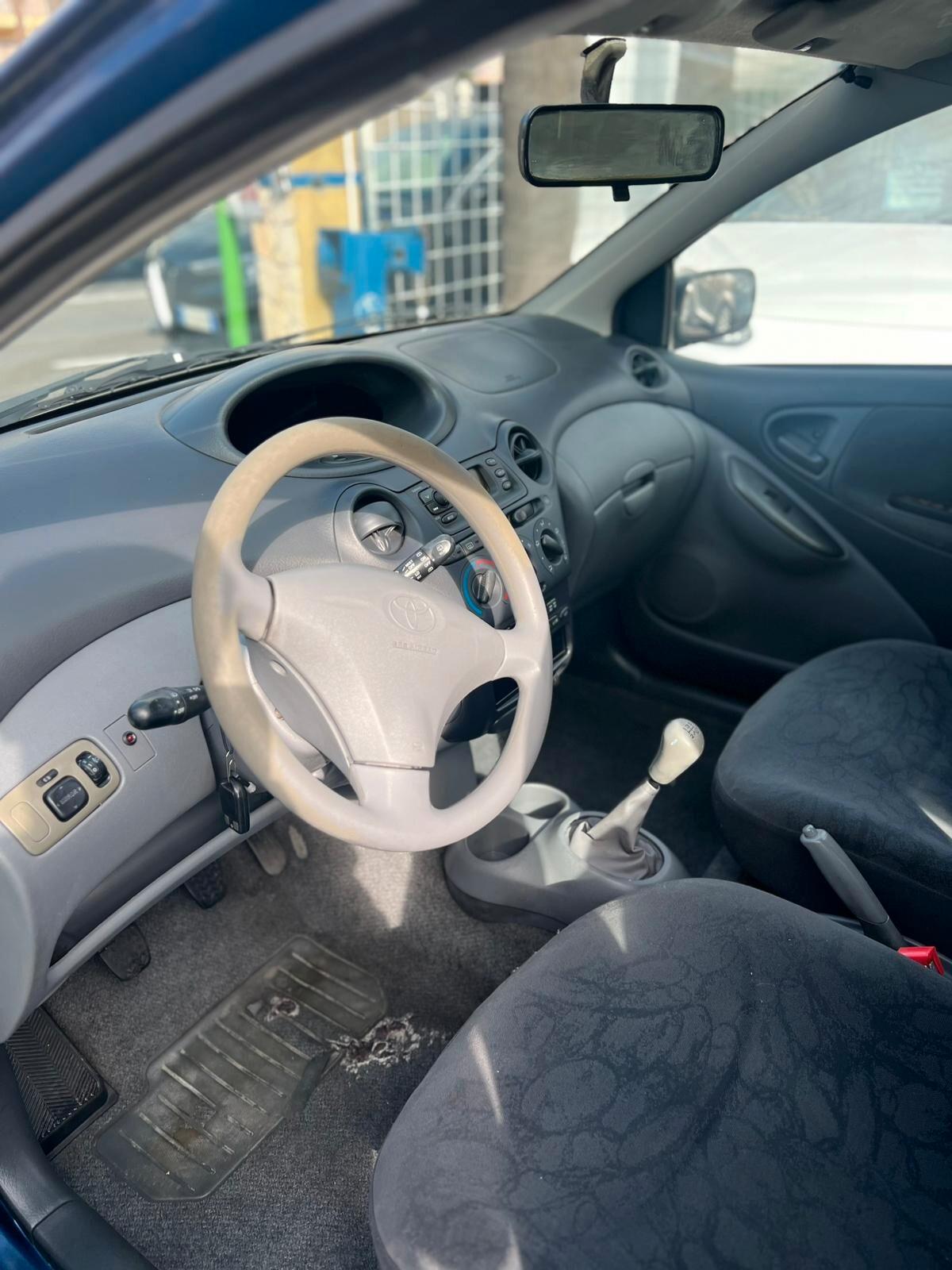 Toyota Yaris 1.0i 16V cat 5 porte Sol