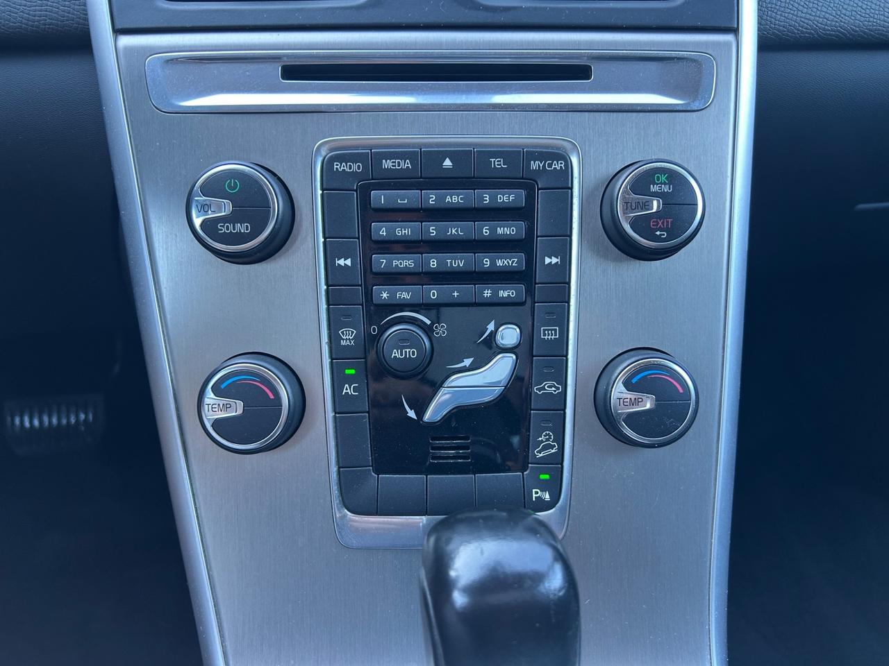 Volvo XC 60 XC60 D5 AWD Geartronic Momentum