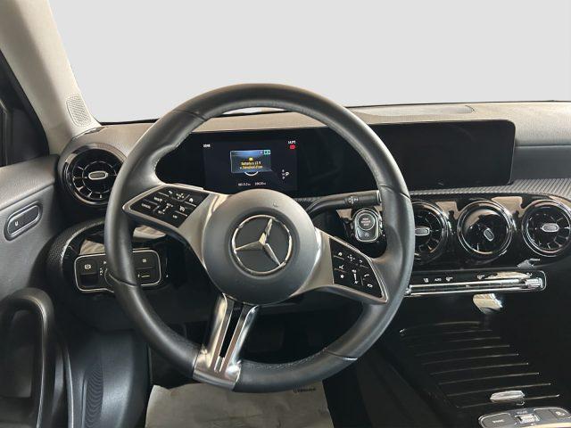 MERCEDES-BENZ A 180 A 180 d Automatic Advanced