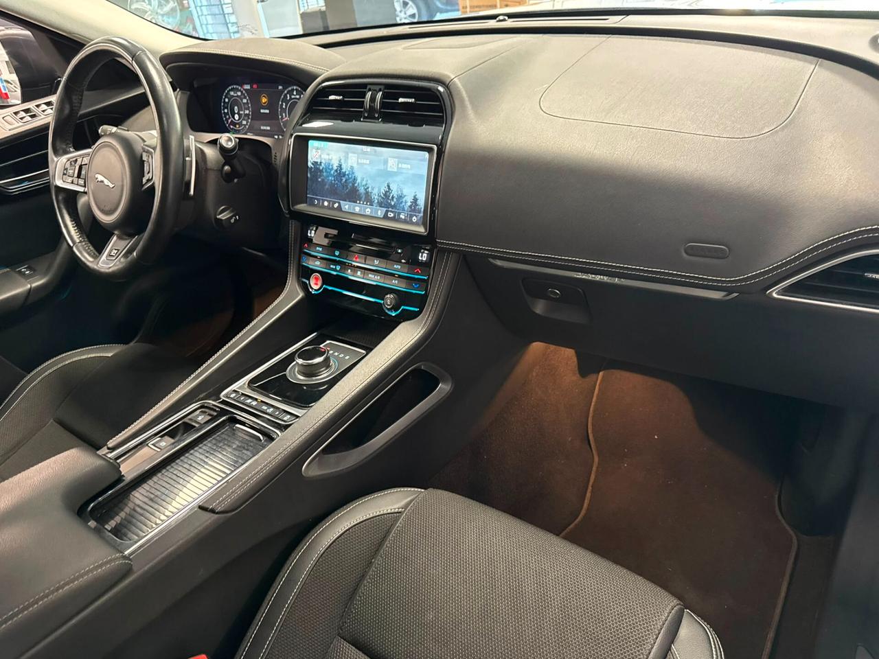 Jaguar F-Pace 2.0 250 CV AWD aut. R-Sport
