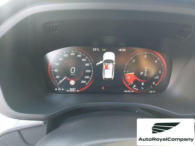 Volvo XC60 B4 D automatico Momentum IVA ESPOSTA