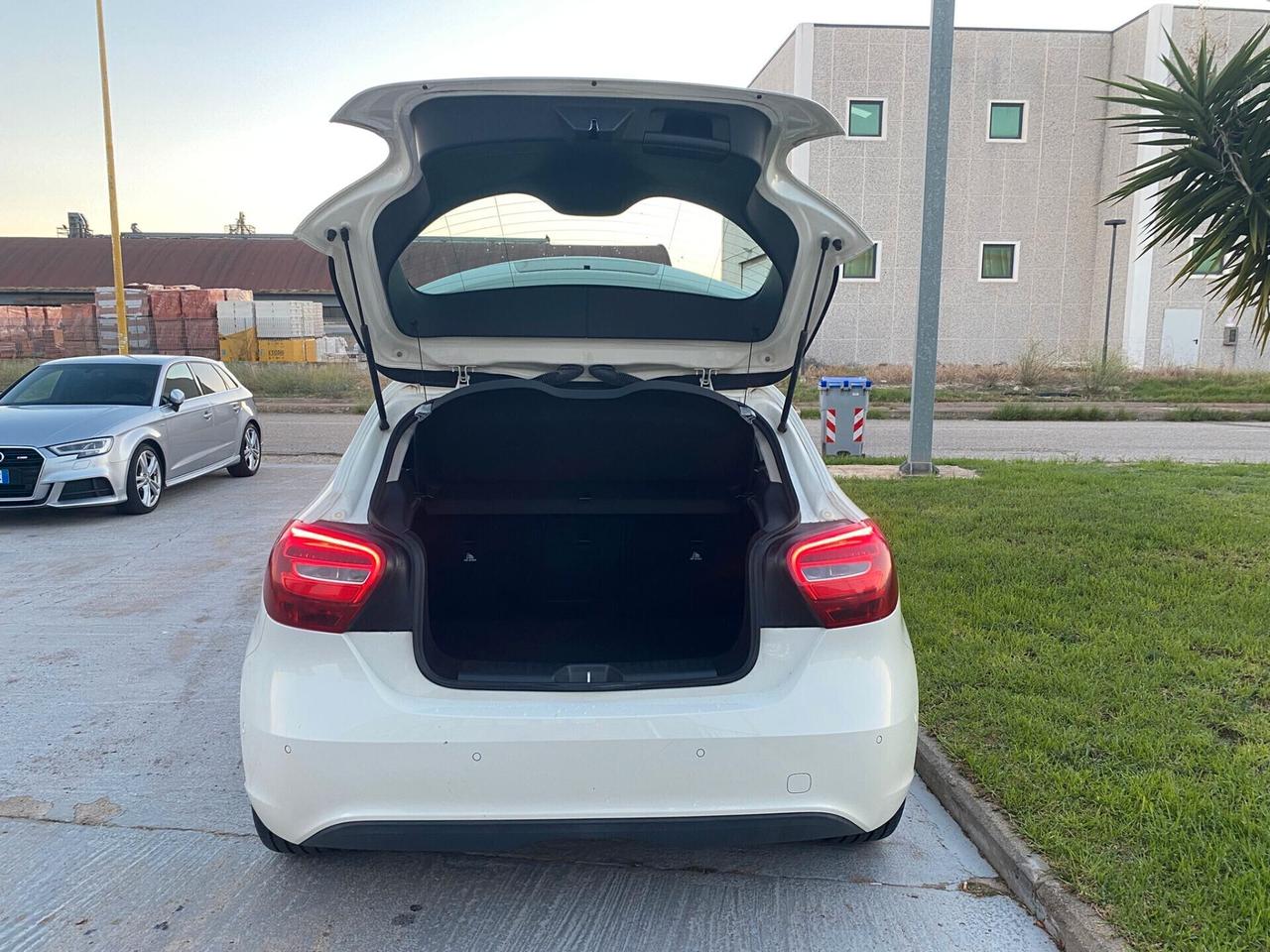 Mercedes-benz A 180 Business *13900Km