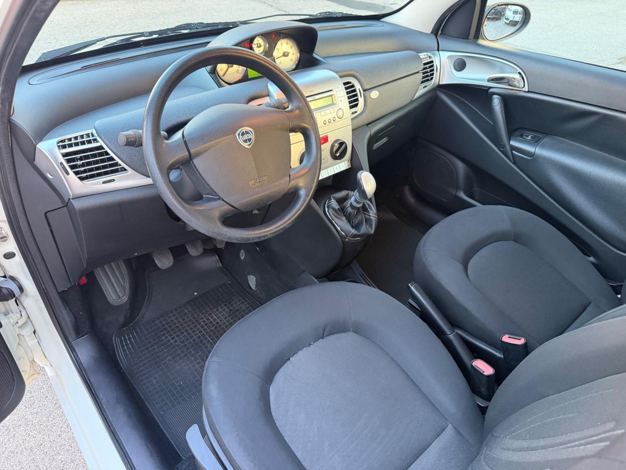 Lancia Ypsilon 1.2 benzina 69 cv 2011