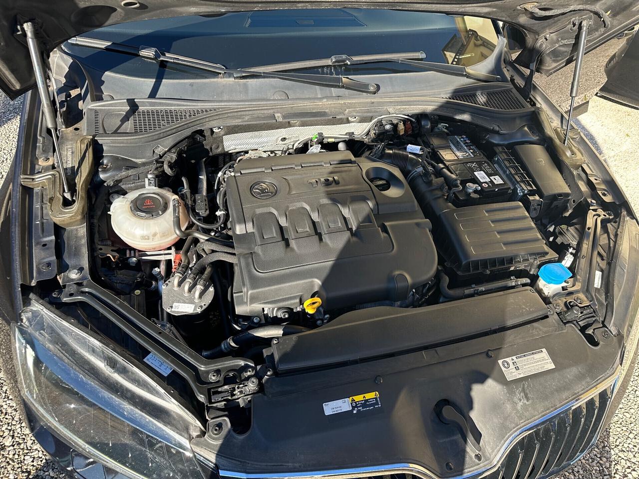 Skoda Superb 2.0 TDI 150 CV SCR DSG Wagon Executive