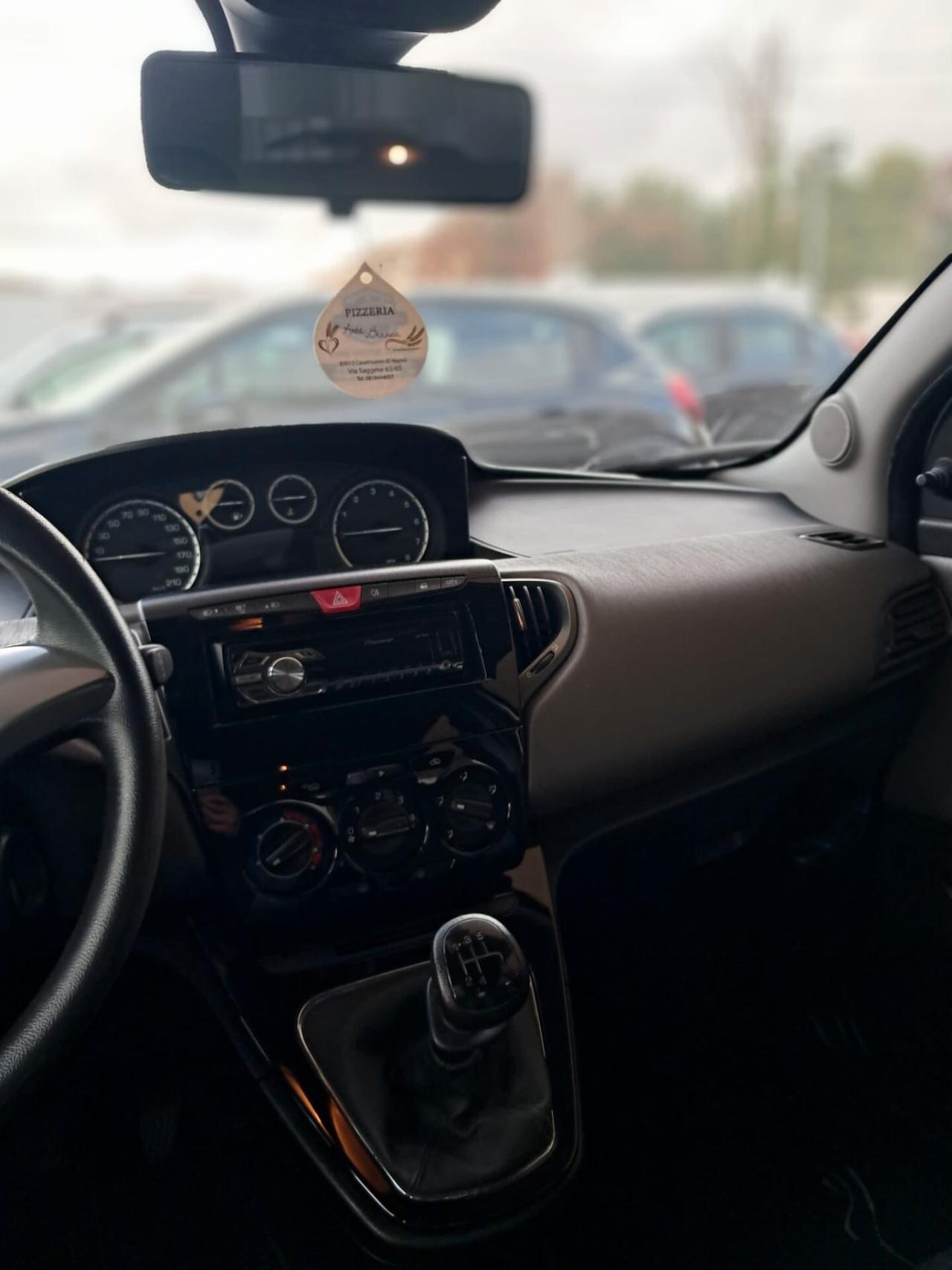 Lancia Ypsilon 1.2 69 CV 5 porte Silver