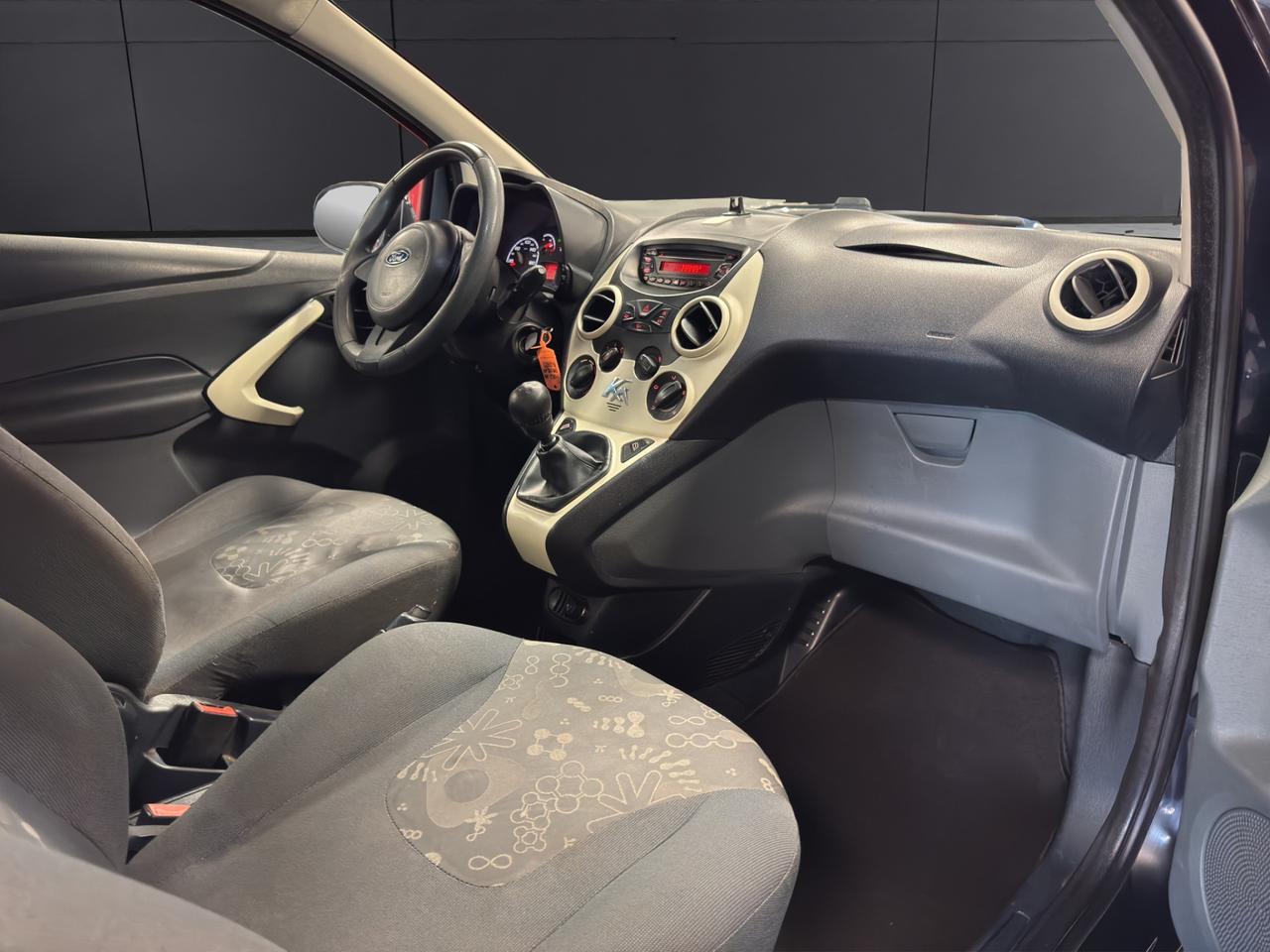Ford Ka 1.2 Titanium c/esp,tcs 69cv E5