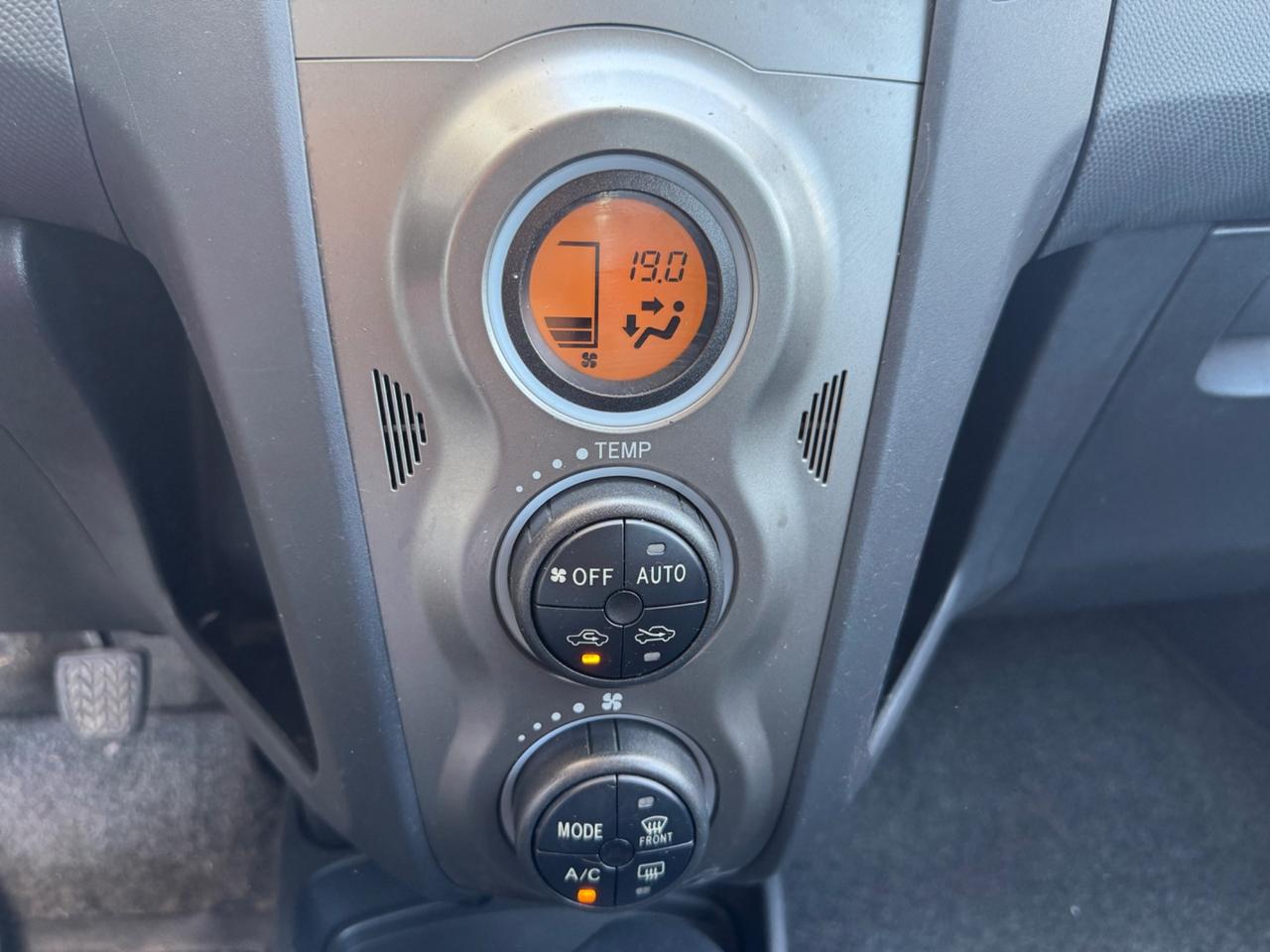 Toyota Yaris 1.0 5 porte 2011