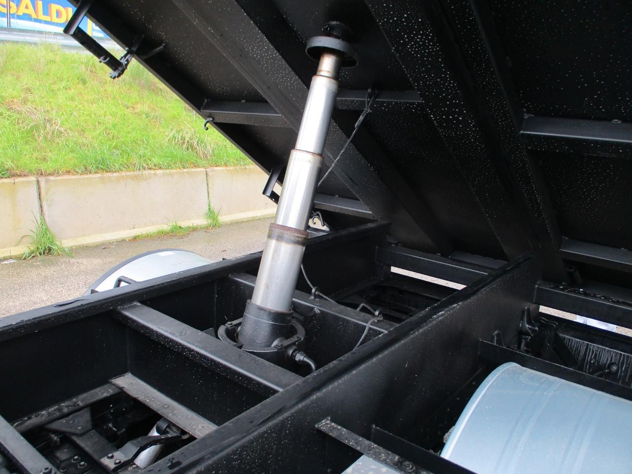 Nissan Cabstar NT 400 35-14 2.5 140CV E5 RIBALTABILE TRILATERALE