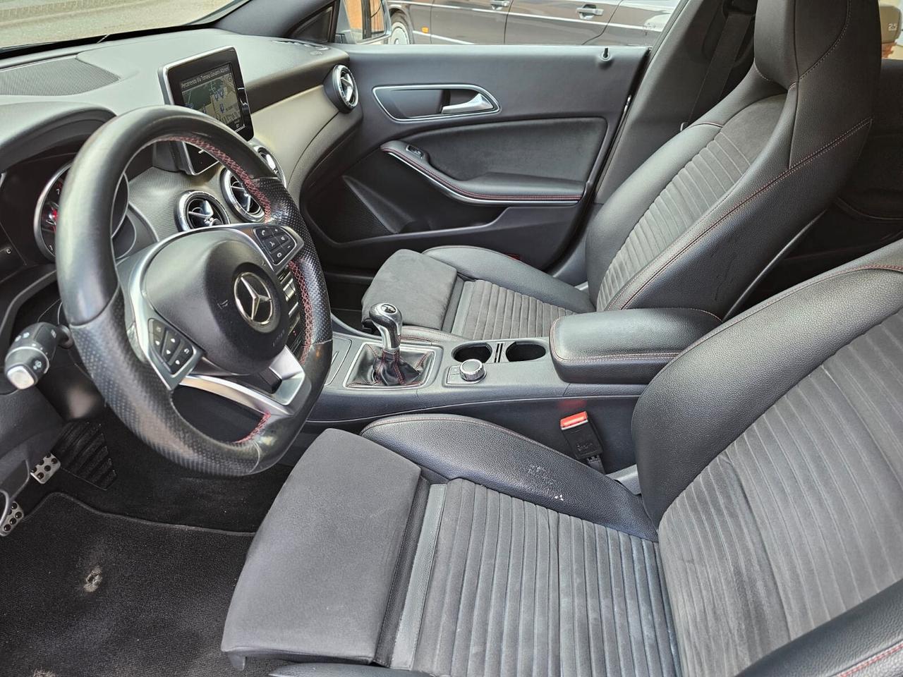 Mercedes-benz CLA 250 211cv Premium*AMG*Pelle*Navi*Bi-Xeno*Pdc*18*