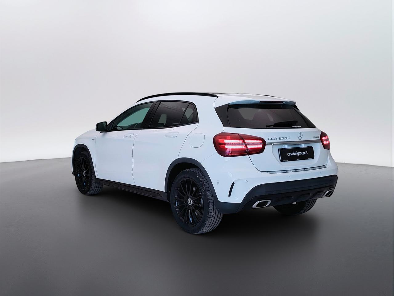 Mercedes-Benz GLA-X156 2017 - GLA 200 d Night Edition 4matic auto