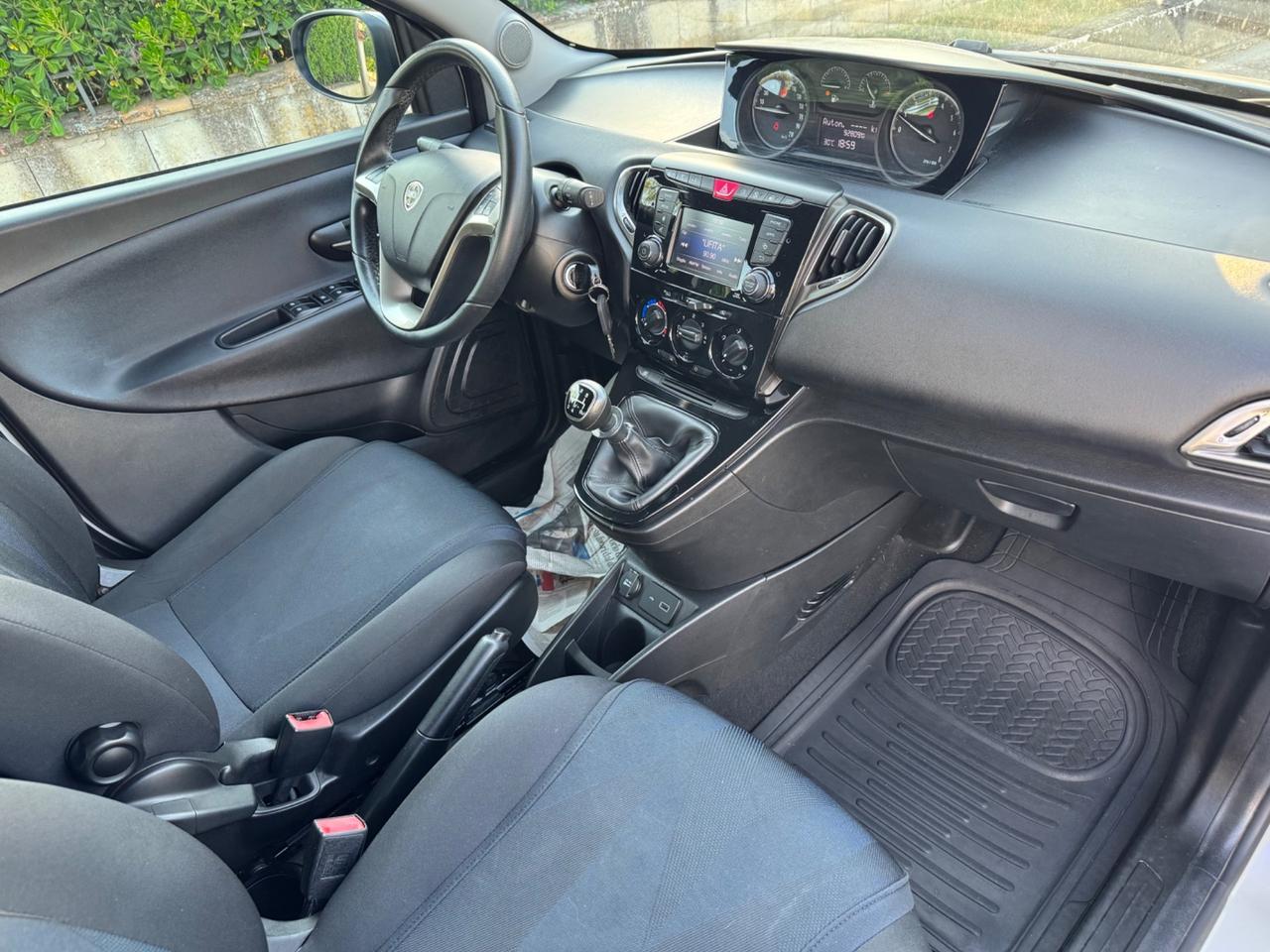 Lancia Ypsilon 1.2 69 CV 5 porte S&S Gold