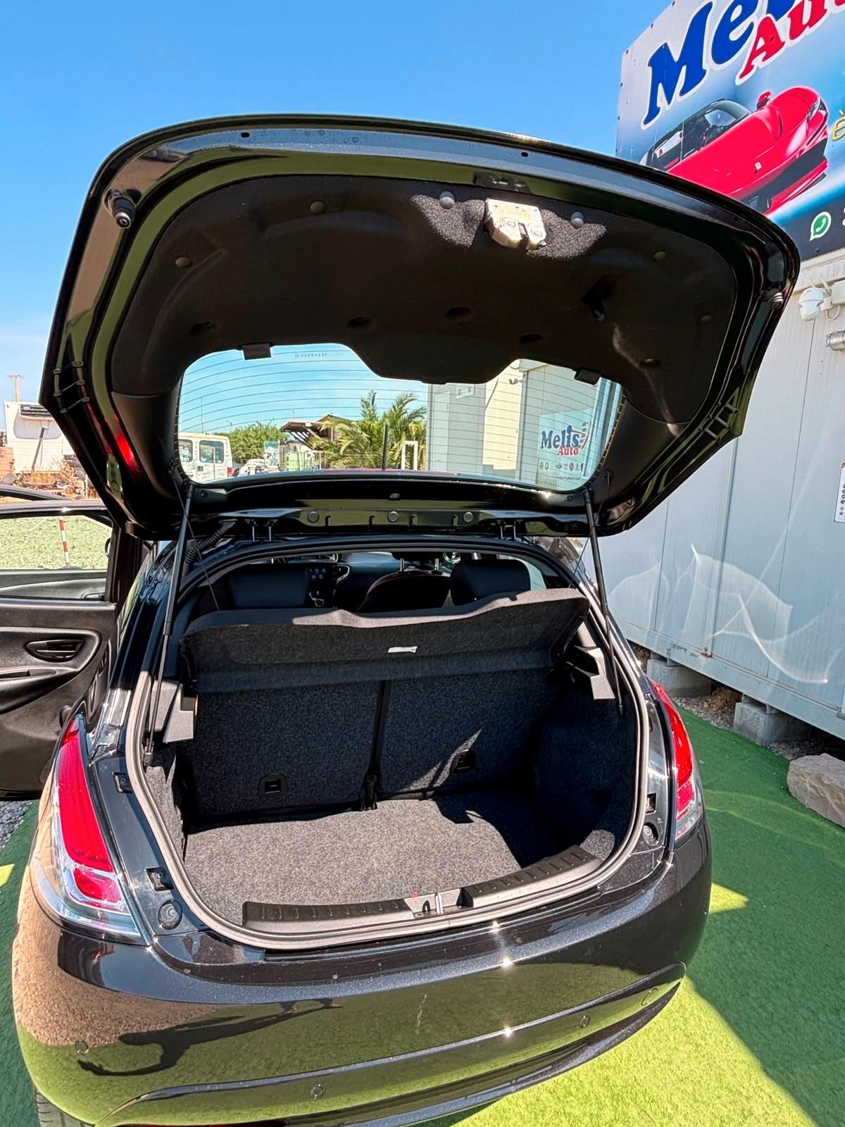 Lancia Ypsilon 1.0 Hybrid/ Benzina