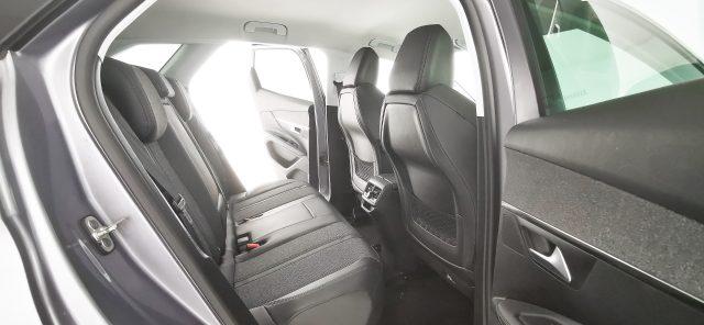 PEUGEOT 3008 Hybrid 225 e-EAT8 Allure