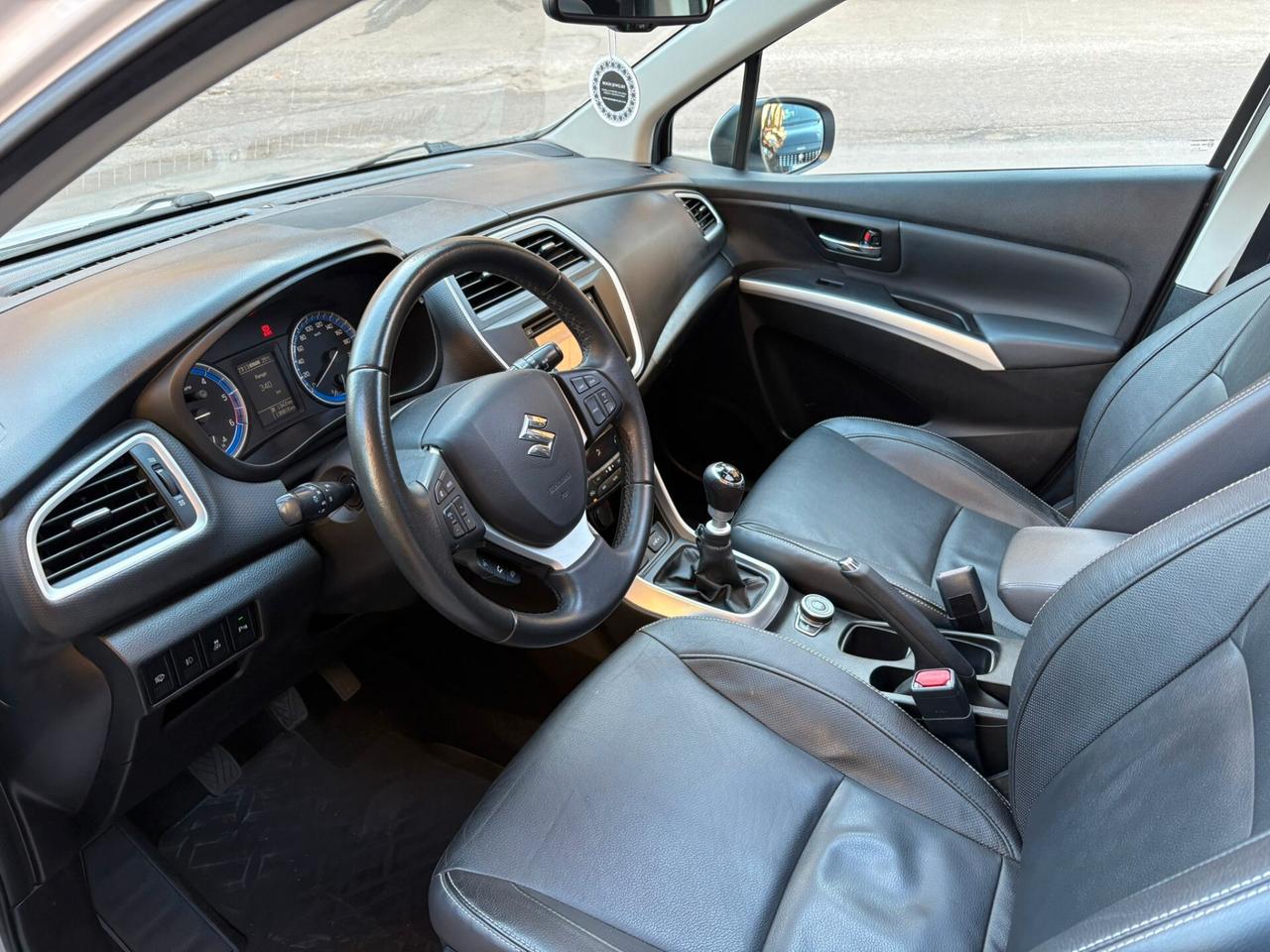 Suzuki S-Cross 1.6 DDiS 4WD All Grip Top + TETTO