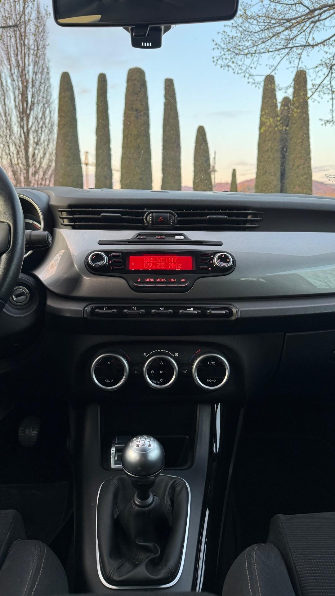 Alfa Romeo Giulietta 1.6 JTDm-2 Distinctive