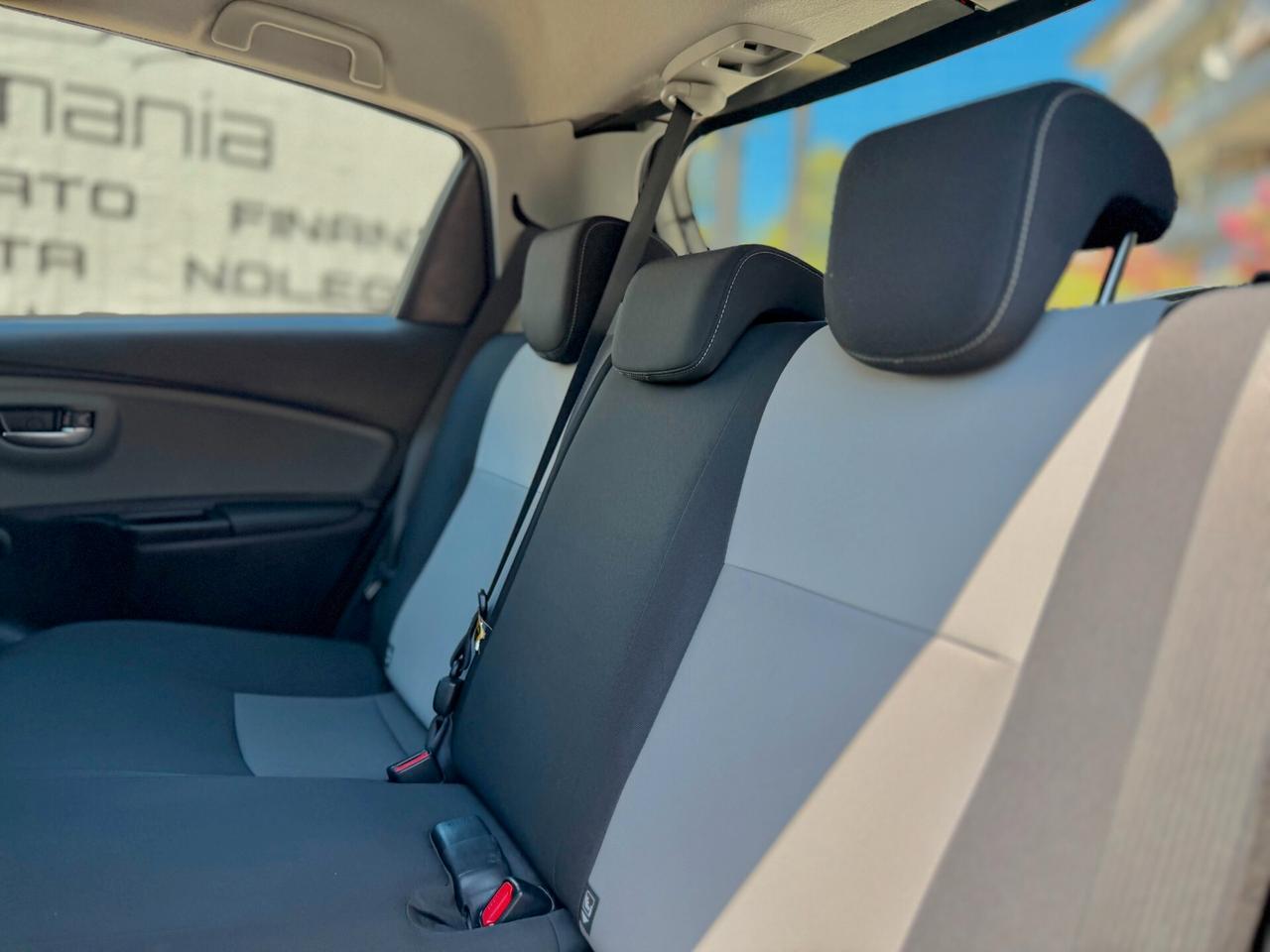 Toyota Yaris 1.5 Hybrid 5 porte Business PREZZO REALE