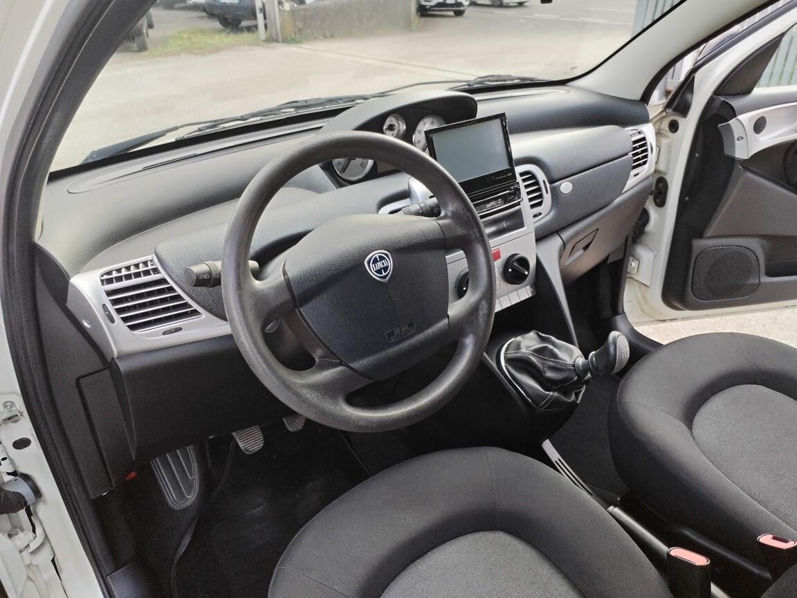 Lancia Ypsilon 1.2 8v Fire 97000km euro 5 2011