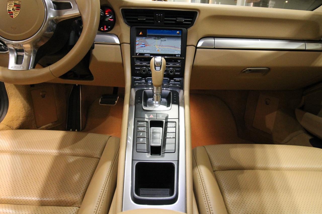 PORSCHE 911 CARRERA 4S