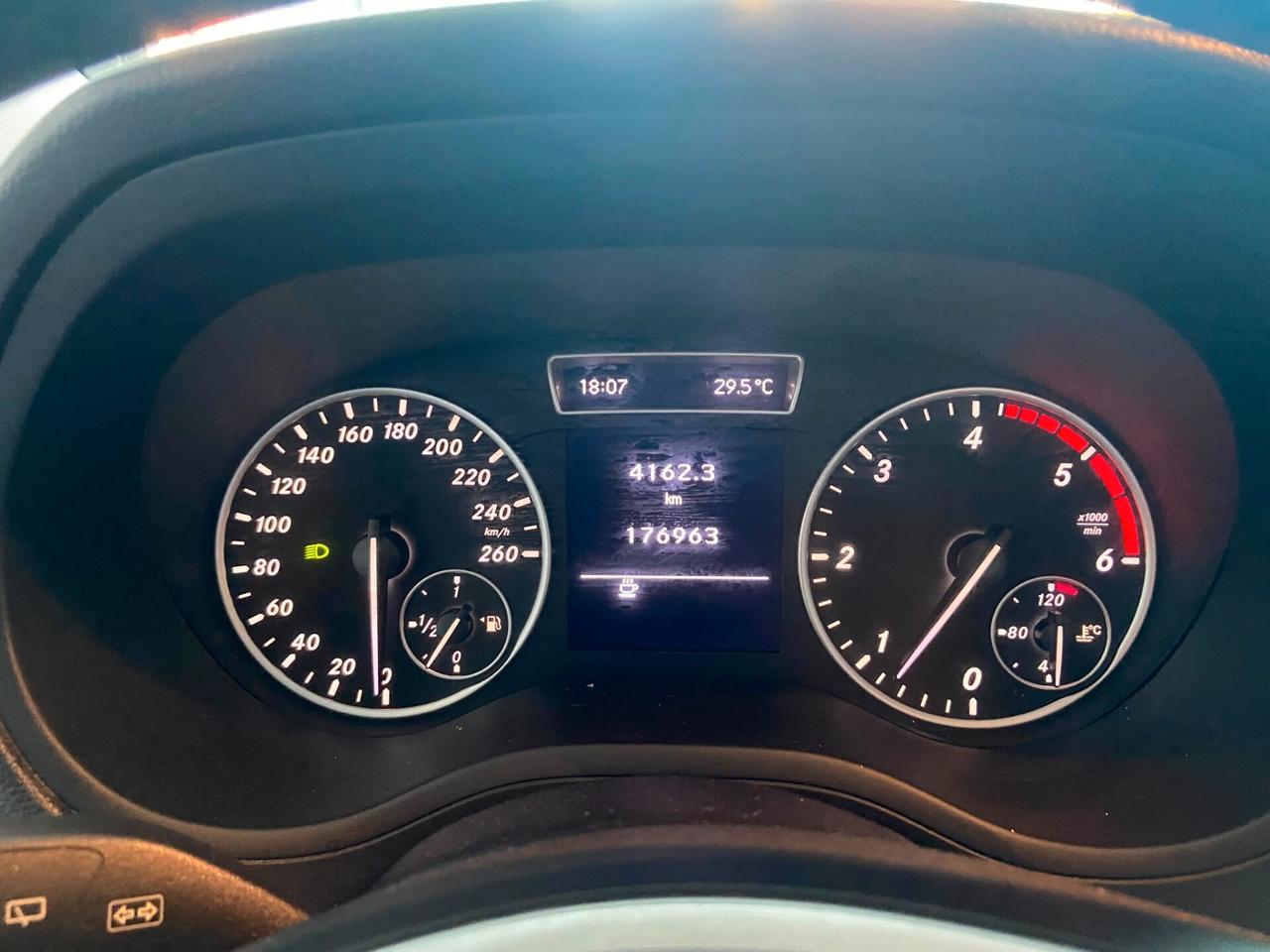 Mercedes-benz B 180 CDI BlueEFFICIENCY Executive