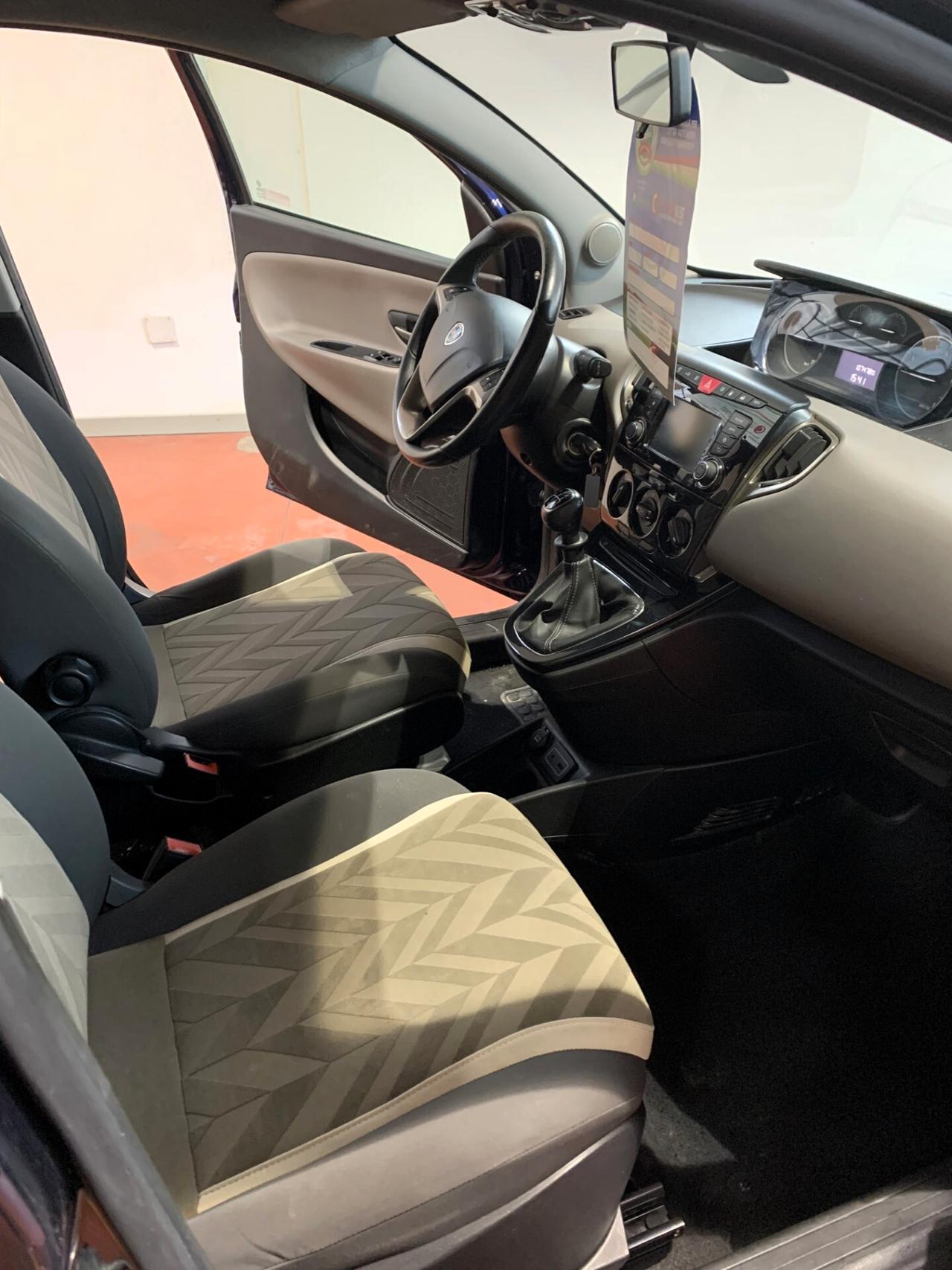 Lancia Ypsilon 1.2 69 CV 5 porte GPL Ecochic Gold-unico proprietario-