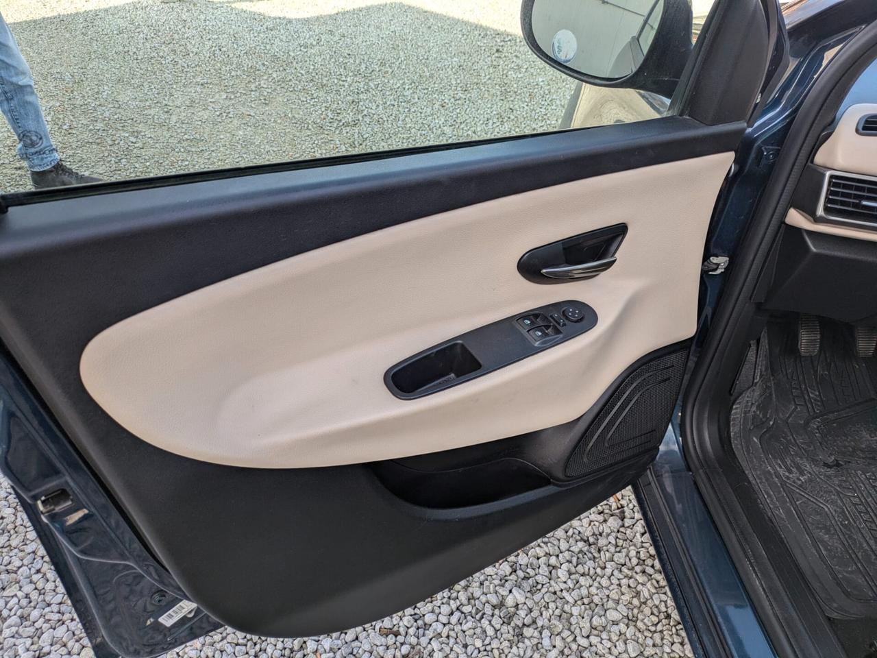 Lancia Ypsilon 1.2 69 CV 5 porte Gold