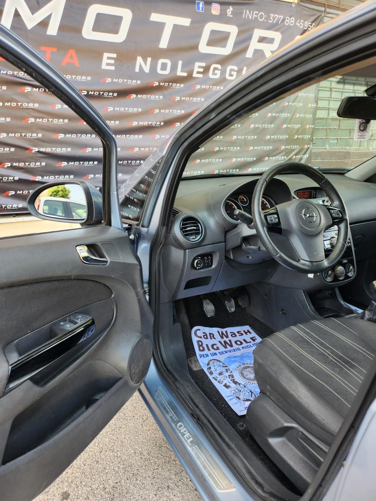 Opel Corsa 1.2 5 porte Cosmo