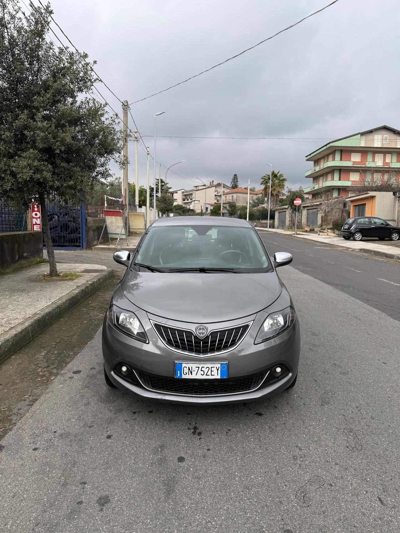 Lancia Ypsilon 1.0 FireFly 5 porte S&S Hybrid Alberta Ferretti