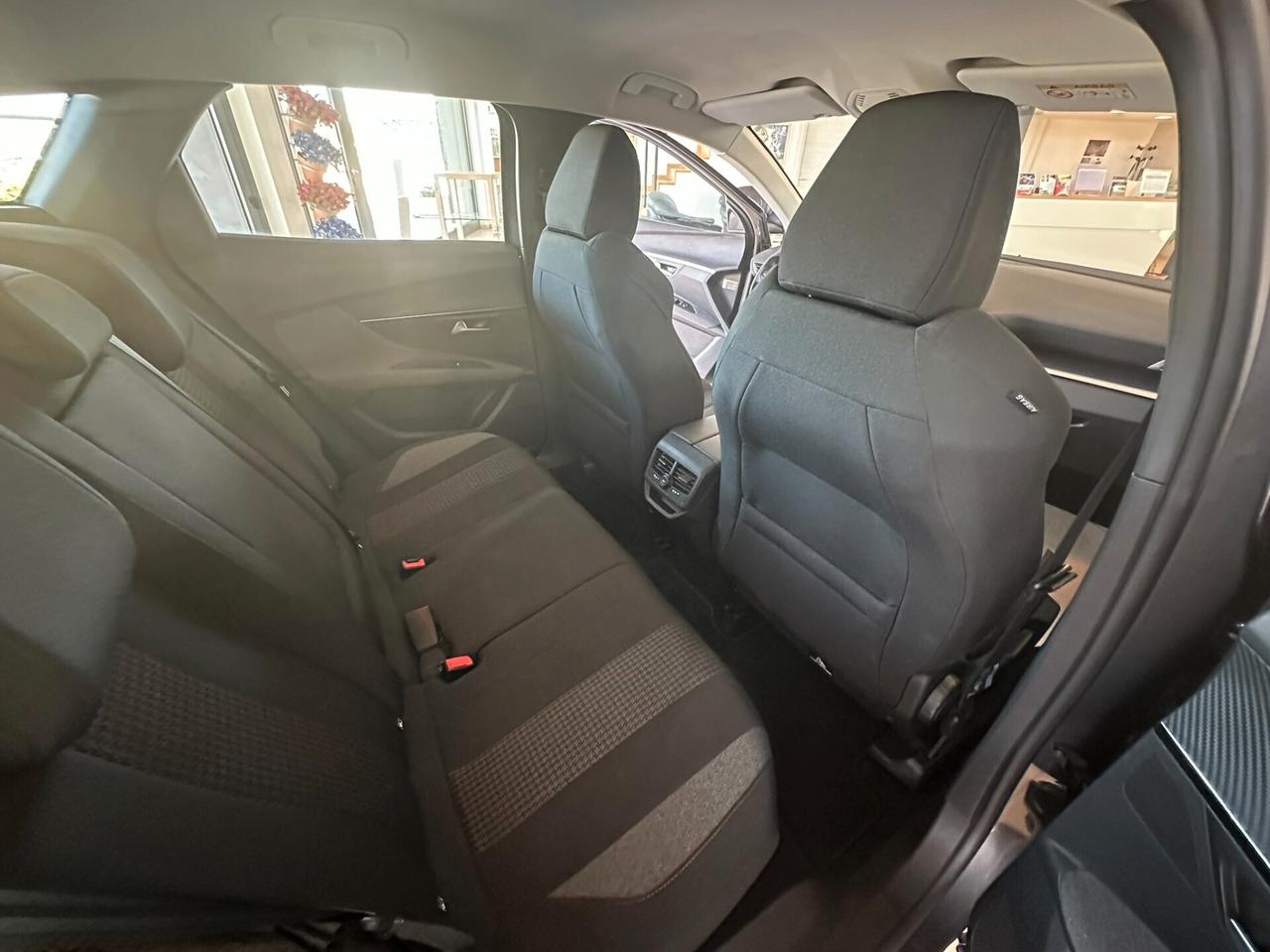 Peugeot 3008 BlueHDi 130 S&S EAT8 Active Business