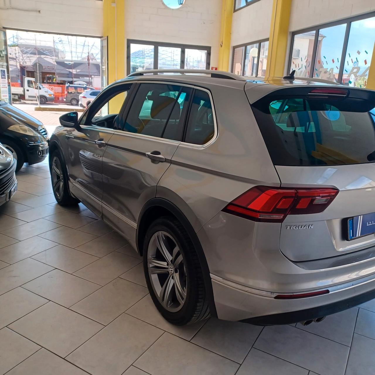 63.000 KM TAGLIANDI UFFICIALI TIGUAN R-LINE 1.6 TDI FULL OPTIONL