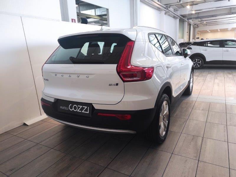 VOLVO XC40 (2017-->) - XC40 B4 AWD AUTOMATICO MOMENTUM